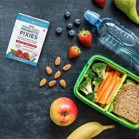 Lonchera saludable con Nordic Naturals Omega y frutas variadas