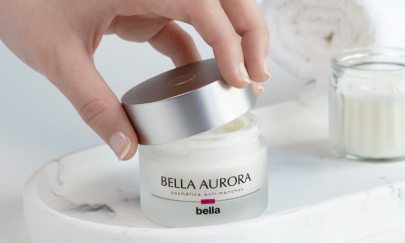 Bella Aurora cosmètica antimaça