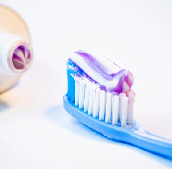 raspall amb pasta de dents