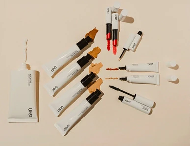 Aplicación sencilla de Smart Makeup U/1ST con los dedos