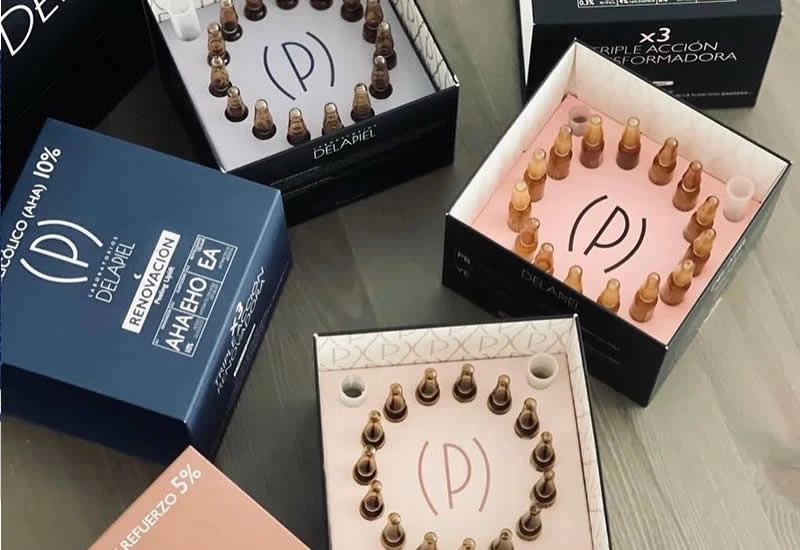 composició de caixes DELAPIEL d’Ampolles facials Connexió Proteoglicans, Energitzant Triple C i Renovació Àcid Glicòlic