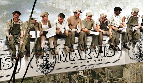 la icónica imagen de unos obreros reposados en lo alto de una grúa neoyorquina MARVIS