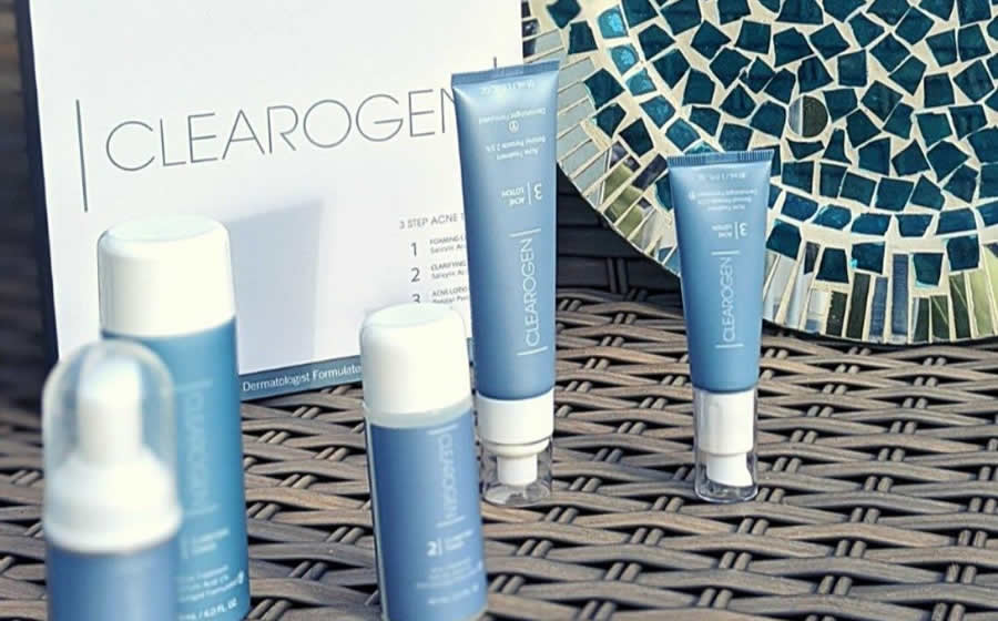 Productos Clearogen 3 step para el cuidado de la piel diseñados para tratar el acné sin irritar