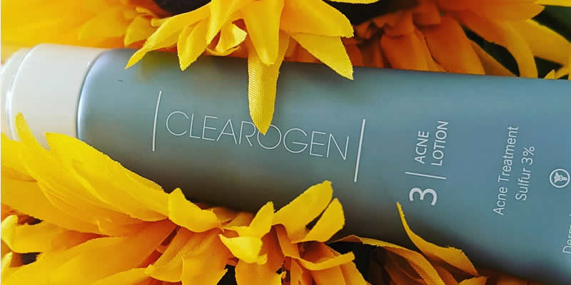 Loción Clearogen para el acné, con ingredientes naturales que bloquean DHT y promueven una piel saludable y libre de imperfecciones