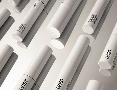 Activos de tratamiento como péptidos, vitamina C, ácido hialurónico y CBD